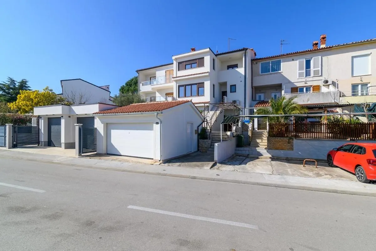 Apartments With A Parking Space Pula - 20625