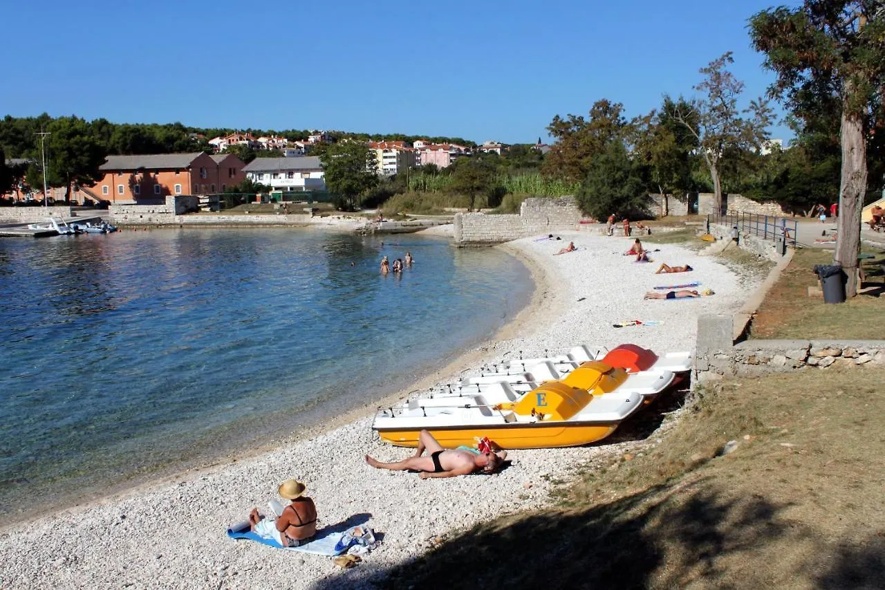 Apartments With A Parking Space Pula - 20625 Croatia