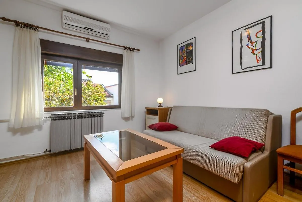 Apartments With A Parking Space Pula - 20625
