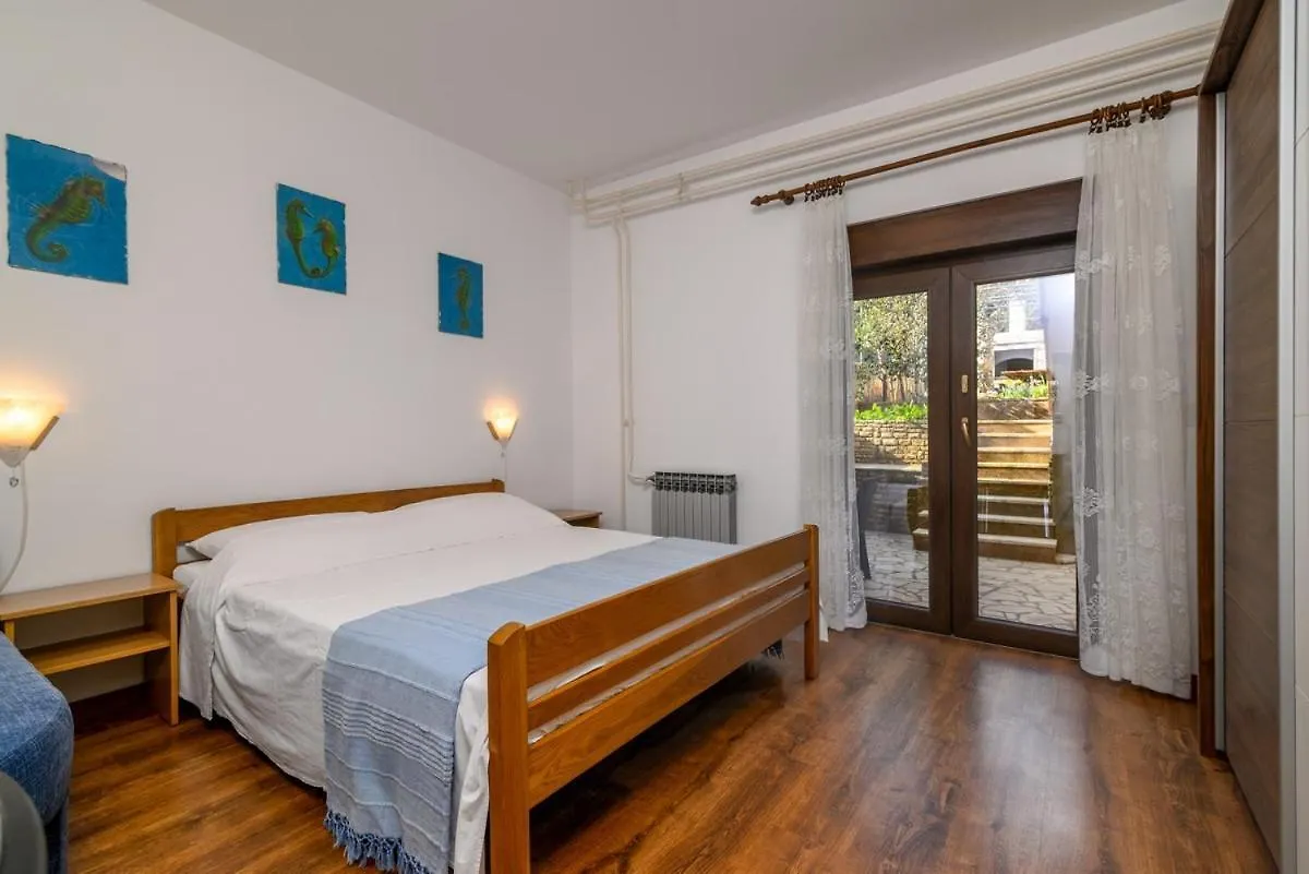Apartments With A Parking Space Pula - 20625