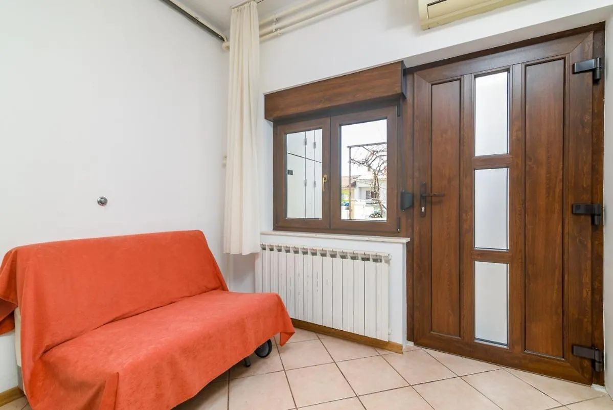 Apartments With A Parking Space Pula - 20625