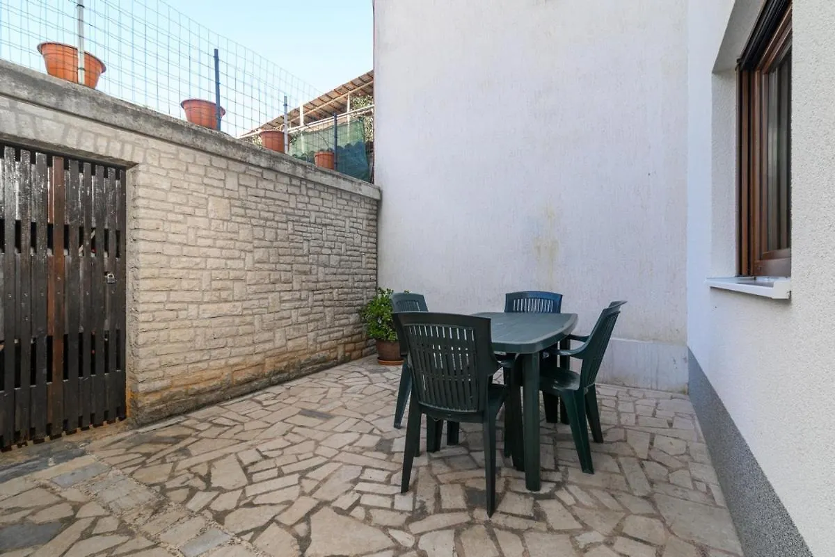 Apartments With A Parking Space Pula - 20625