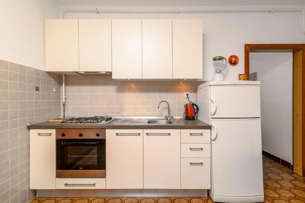 Apartments With A Parking Space Pula - 20625 Croatia